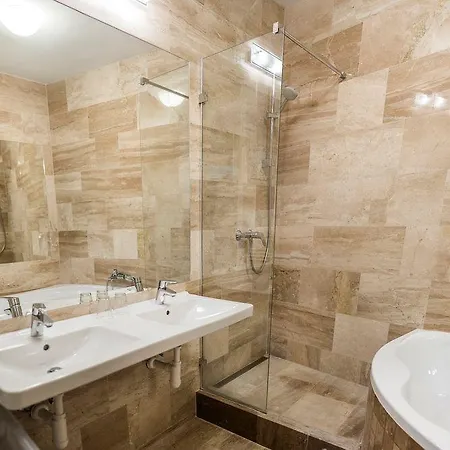 Film Vysoka Hotel 3*