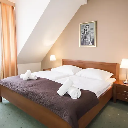 Film Vysoka Отель